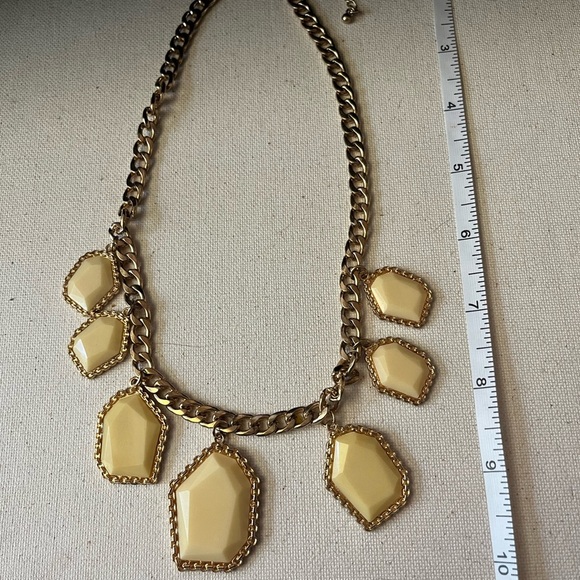 Vintage-Inspired Yellow Geometric Statement Necklace - Picture 2 of 4